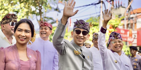 Menbud Lepas Pawai Peed Aya, Dorong Bali Jadi Teladan Pelestarian Budaya Daerah Lain