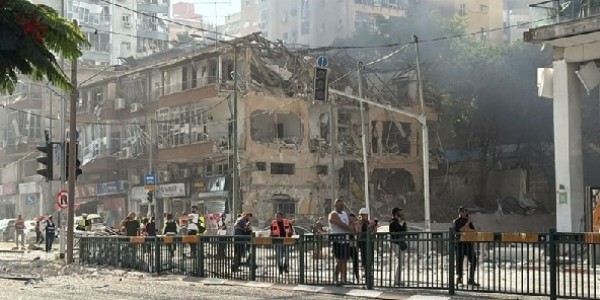 Tel Aviv Terbakar: Iran Gempur Target Militer Zionis, Serangan Balasan ke-18 Tembus Pertahanan Israel