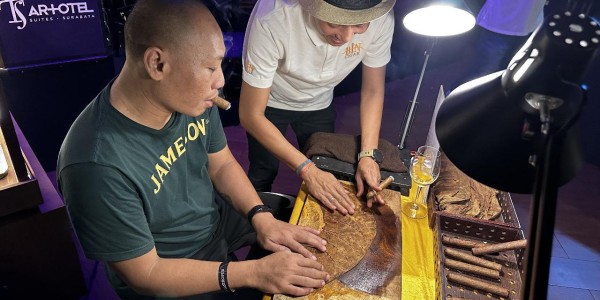 SIP & SMOKE Hadirkan Sensasi Wine dan Cerutu Ekslusif di One Deck Gastropub