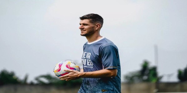 Dewa United Resmi Datangkan Bek Nick Kuipers dari Persib Bandung