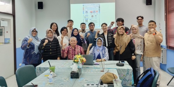 Dosen S2 PE Unesa Latih Metodologi Penelitian Kuantitatif pada Perhimpunan Mahasiswa Indonesia di Thailand
