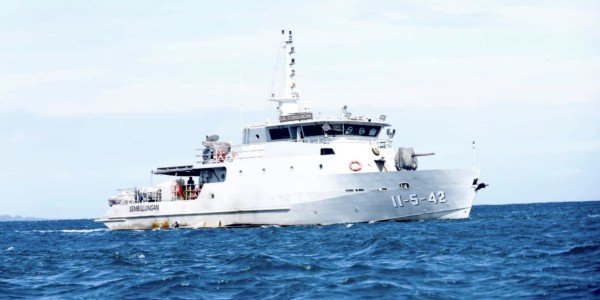 Prajurit Lanal Banyuwangi Koarmada II Cari Korban KMP Tunu Pratama Jaya Tenggelam di Selat Bali