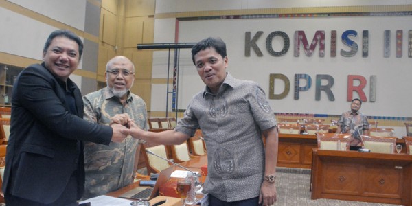 Komisi III DPR RDPU Dengan Patrialis Akba dan Taufik Basari  Soal Keputusan MK Tentang Pemilu
