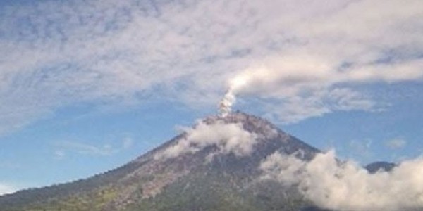 Gunung Semeru Meletus Empat Kali dalam Sehari, Warga Diminta Waspada
