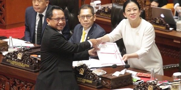 Pengesahan 10 RUU Kabupaten Kota Menjadi UU