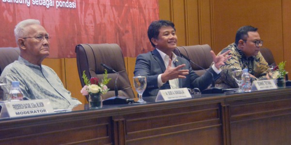 Dialektika Demokrasi  "Spirit Conefo dan Relevansinya Dengan Masa Kini "