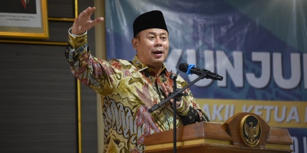 Pimpinan DPR Dorong Peran Aktif BUMN dalam Menopang Fondasi Pertumbuhan Ekonomi