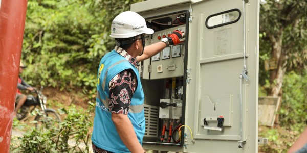 Jelang Hari Kemerdekaan, PLN Operasikan Listrik Pertama di Kawasan Konservasi Bandealit