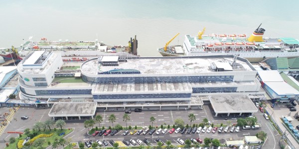 Pelabuhan Tanjung Perak Ngebut! Penumpang & Kendaraan RoRo Melonjak Tajam