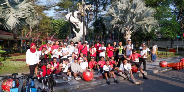 Rayakan Kemerdekaan, Staf Premier Place Hotel Gowes Keliling Surabaya
