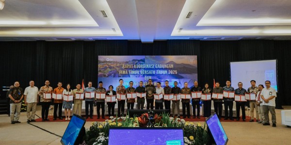 Kanwil DJP Jatim I Serahkan Piagam Wajib Pajak