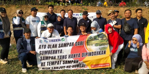 Ribuan Ikan Grass Carp Dilepas di Sungai Jagir, Siap Perang Lawan Eceng Gondok