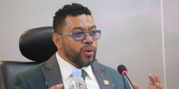Sikapi Polemik Rekrutmen LNG Tangguh, Senator Filep Minta Pemerintah Sigap Intervensi untuk Prioritaskan OAP