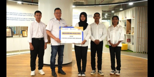 Yayasan Astra Serahkan Beasiswa Perguruan Tinggi Penuh Kepada Empat Siswa Binaan