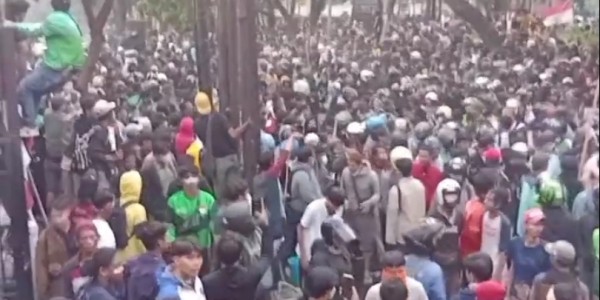 Bahaya Gas Air Mata Bagi Paru, Pakar Kesehatan: Bisa Picu Sesak Nafas