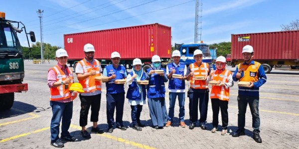 TPS Perkuat Peran Sosial melalui Program Pelindo Peduli untuk Pengemudi Truk Pelabuhan
