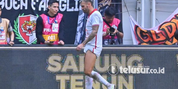 Jakmania Lempar Sepatu di Laga Melawan Malut United, Persija Didenda PSSI Rp20 Juta