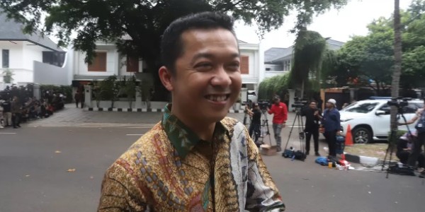 Dito Ariotedjo Dicopot dari Jabatan Menpora, Taufik Hidayat Sambangi Kemenpora di Malam Hari