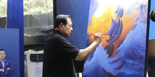 Rayakan HUT ke-24, SBY Serahkan Lukisan 'Only The Strong' Kepada Kader Demokrat