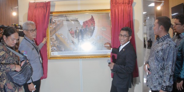 Misbakhun Resmikan Pembukaan Pameran Foto Warna-Warni #15 di DPR
