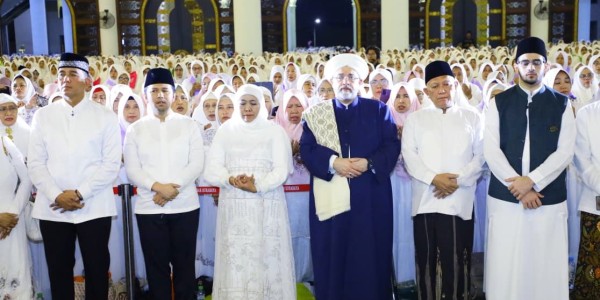 Gubernur Khofifah Pesankan Pentingnya Akhlak dalam Penggunaan Media Digital di Peringatan Maulid Nabi Muhammad SAW