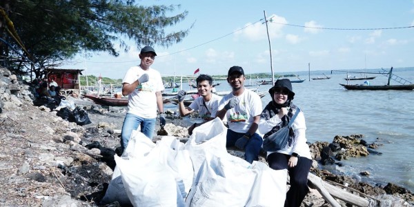 Peringati Hari Kesakitan Pancasila, PLN Tunjukkan Aksi Nyata Jaga Kebersihan Pantai Tambak Wedi