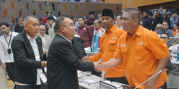 Koalisi Serikat Buruh Serahkan Draf Rancangan Undang-Undang (RUU) Ketenagakerjaan Ke Pimpinan DPR