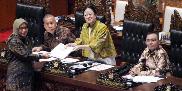 Pengesahan RUU BUMN Menjadi UU Di Paripurna DPR