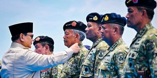 Presiden Prabowo Anugerahkan Pangkat Istimewa kepada 11 Purnawirawan TNI