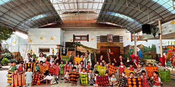Mercure Surabaya Grand Mirama dan Batik Cak Yoko Ajak Anak TK Santa Maria Rayakan Hari Batik