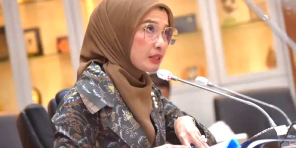 DPR Kritik Menkes Soal Kurikulum: Pengelola MBG yang Harus Paham Gizi, Bukan Siswa.