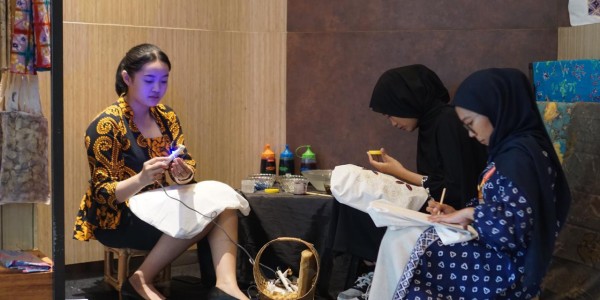 The Southern Hotel Surabaya Hadirkan Pojok UMKM Spesial Hari Batik: Batik Berkelanjutan dari Daur Ulang Linen Hotel