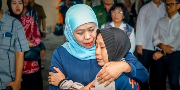 Khofifah bersama Menteri PU & Basarnas Komitmen Dampingi Seluruh Korban Ponpes Al Khoziny