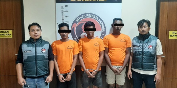 Berkedok Angkut Jeruk, Polisi Sita 12 Kg Sabu dari Truk di Tol Japek