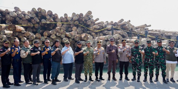 Danrem 084/BJ Dampingi Kunjungan Kasum TNI di Pelabuhan Gresik