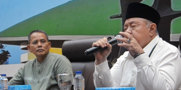 Dialektika Demokrasi  “Antara Tradisi dan Modernitas: Mampukah Pesantren Bertahan di Tengah Gempuran Globalisasi?”