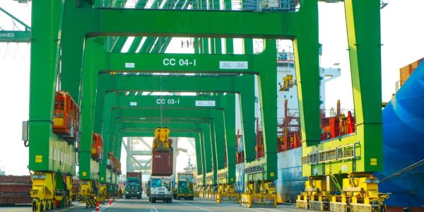 Arus Petikemas PT Terminal Teluk Lamong Capai 2 Juta TEUs, Berkat Ekspansi Rute Internasional dan Pengembangan SDM