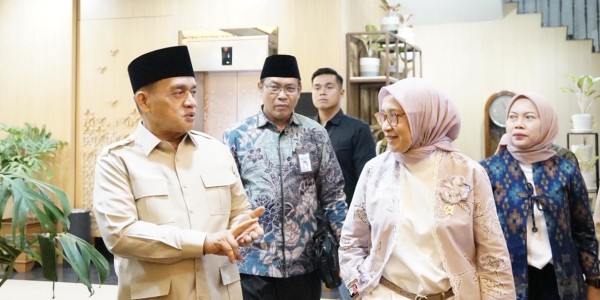 Temui Menpan, Wamenag Optimistis Hari Santri Ada Kado Izin Prakarsa Ditjen Pesantren