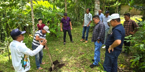 Setetes Implementasi Ide Brilian Ketua DPD RI SBN Tentang "Green Democracy", Senator Stefa Diskusi dan Taman Pohon.