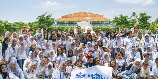 Anggota DPD RI DIY Yashinta Sekarwangi Mega Dampingi Kunjungan Edukatif Difabel Netra ke Pura Mangkunegaran