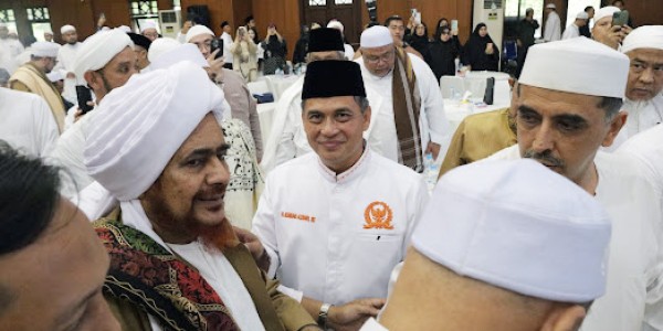 Dekat dengan Ulama, Bang Azran Bertemu Habib Umar bin Hafidz dan Hadir di Silaturahmi Nasional 