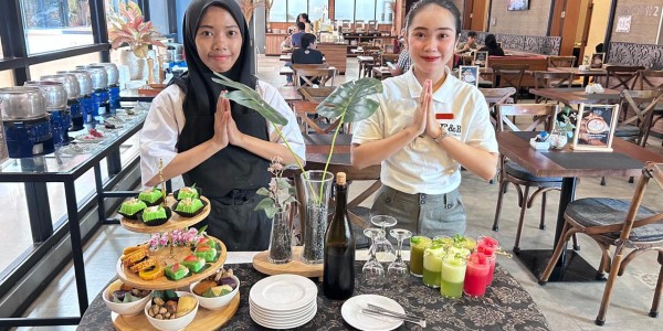 Rayakan World Food Day, Hotel Neo+ Waru Bagikan Kue Tradisional Sehat