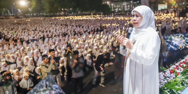 Jelang Hari Santri ke-10, Gubernur Khofifah Hadiri Lirboyo Bersholawat Bersama Habib Syech