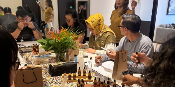 Dukung Brand Lokal, Somerset Berlian Gelar Workshop Meracik Parfum Bersama LAWASAN