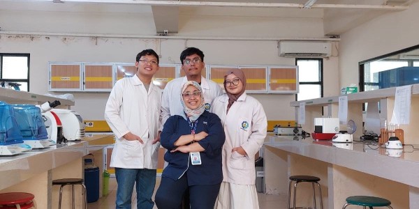 Profesor ITS Temukan Bakteri Mangrove Pengurai Sampah Plastik