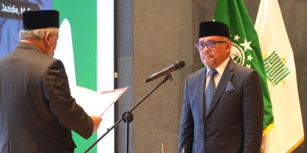 Prof. Triyogi Yuwono Resmi Dilantik Jadi Rektor Unusa, Siap Bawa Kampus ke Kancah Dunia