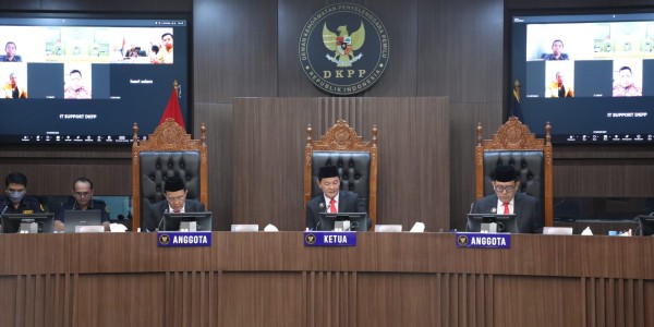 DKPP Pecat Ketua Bawaslu Sulawesi Barat