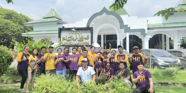 Premier Place Hotel Berbagi Kepedulian Lewat Aksi Bersih-Bersih 15 Masjid dan Mushola