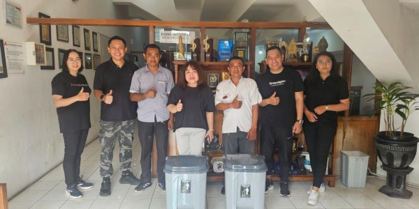 Sambut Hari Pahlawan, Hotel 88 Embong Malang Gelar Aksi Bersih di Tugu Pahlawan