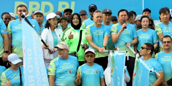 Ketua DPD RI Sultan B.Najamudin Lepas Peserta Green Democracy Fun Walk